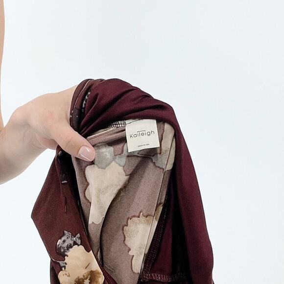 Kaileigh Floral Cross Back Maroon Blouson Dress Size Small - Picture 4 of 4